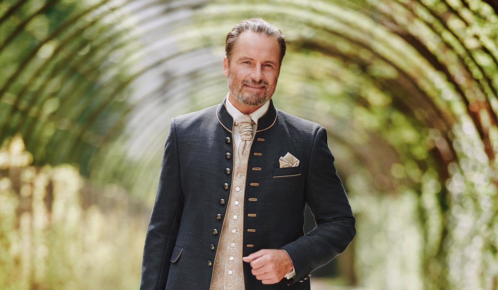 Hochzeitssakko Tracht mit langer Knopfreihe